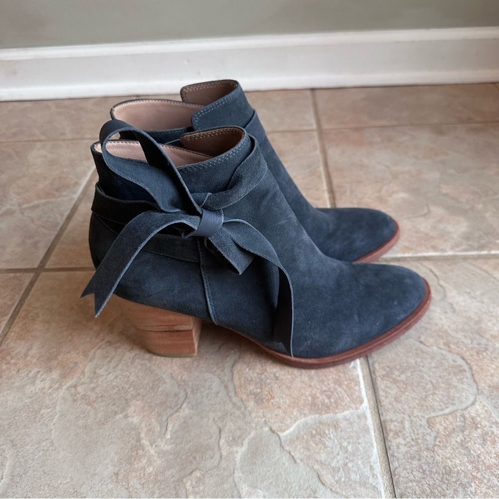 Huma Blanco Loretana Gray Suede Wrap Tie Ankle Boots​​​​